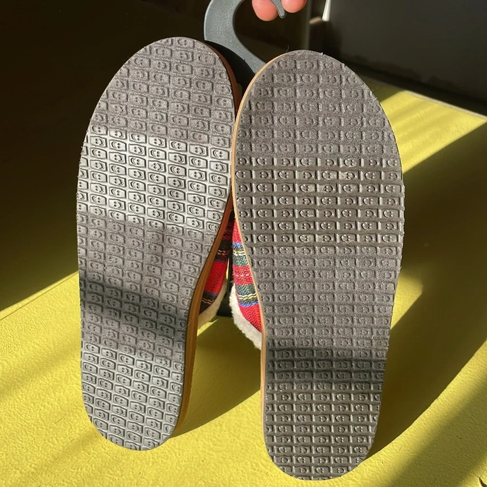 Sanuk You Got My Back Plaid Crimson ST Slip On Shoe Women’s 9 NWT - Picture 2 of 4